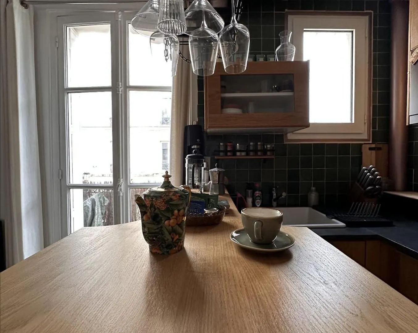 Art House Bastille 2 Bed Apartment W Balcony, 11Eme Super Trendy Neighbourhood Paříž