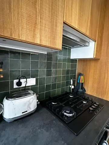 Art House Bastille 2 Bed Apartment W Balcony, 11Eme Super Trendy Neighbourhood Paris France