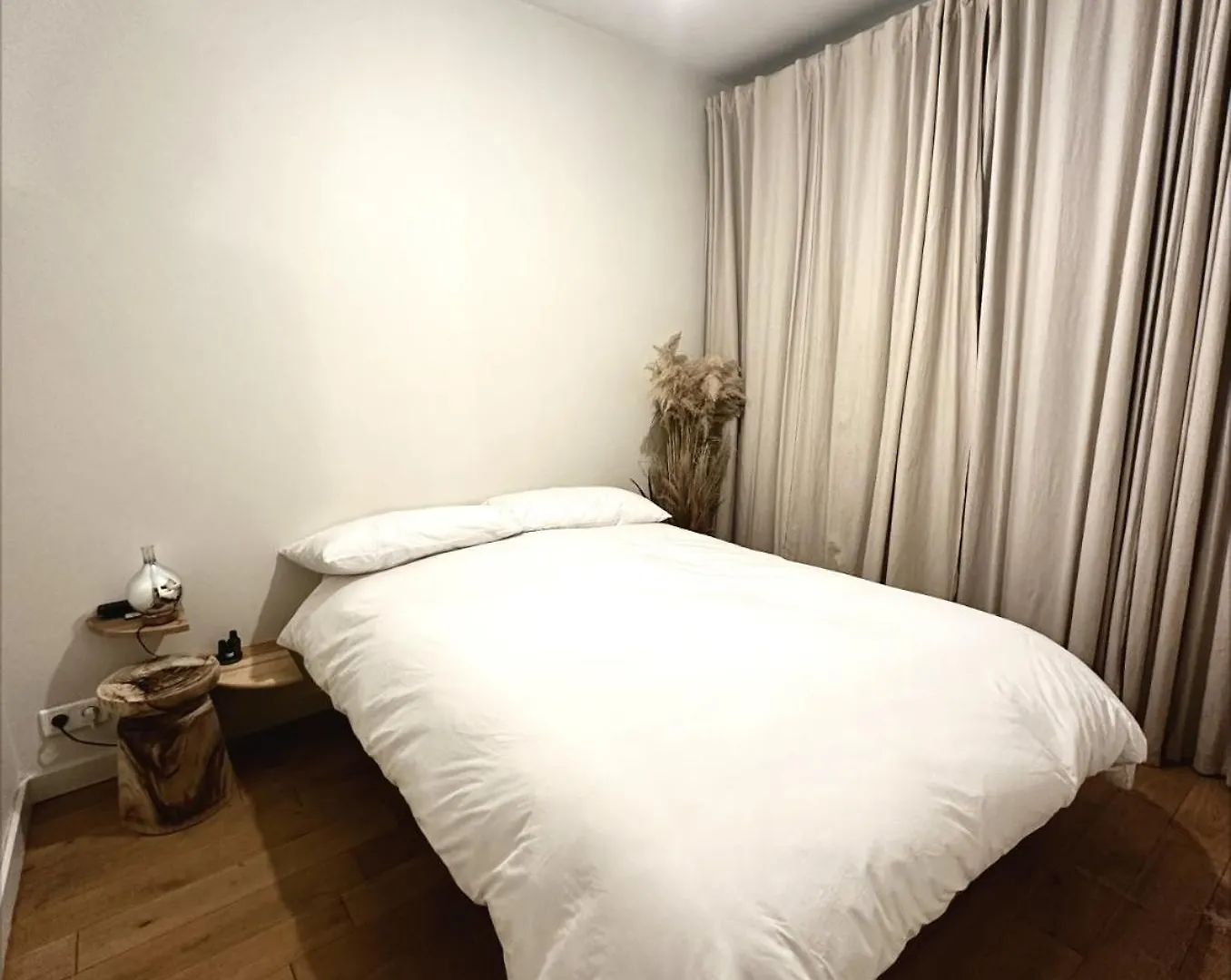 Art House Bastille 2 Bed Apartment W Balcony, 11Eme Super Trendy Neighbourhood Paris 0*,  France