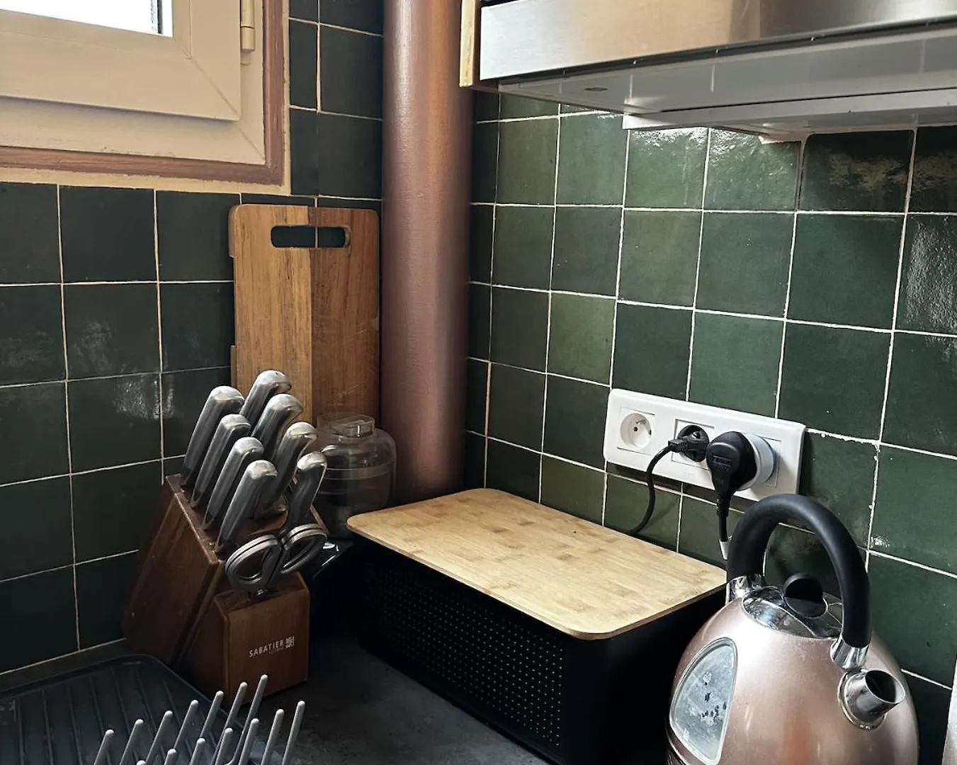 Art House Bastille 2 Bed Apartment W Balcony, 11Eme Super Trendy Neighbourhood Paris