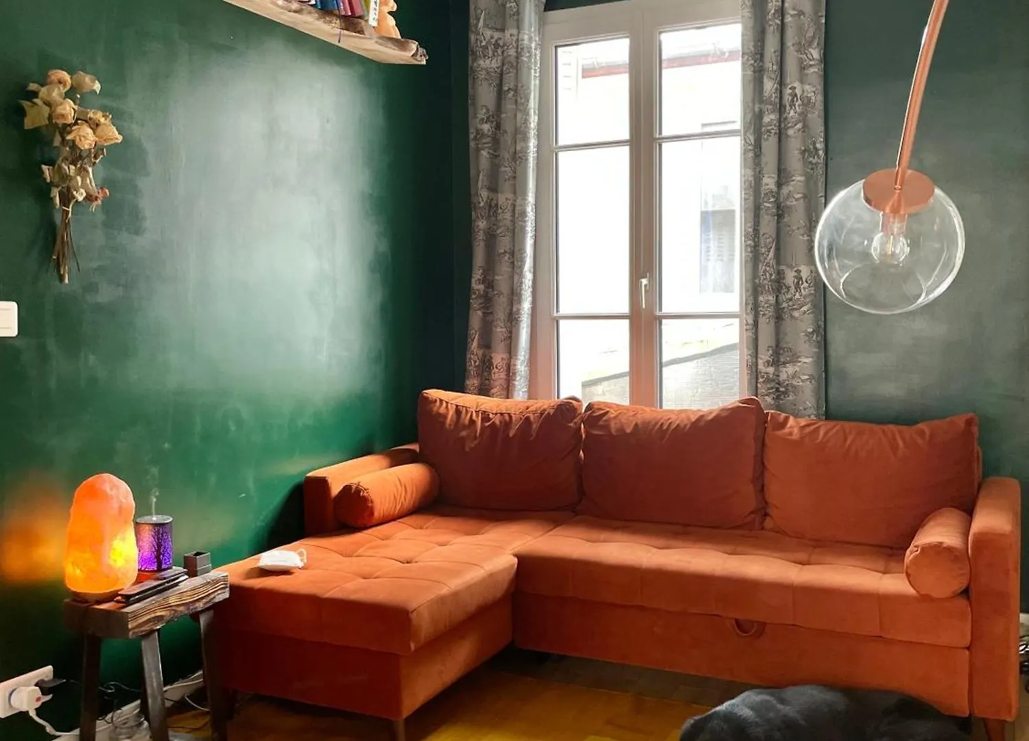 Art House Bastille 2 Bed Apartment W Balcony, 11Eme Super Trendy Neighbourhood Paris